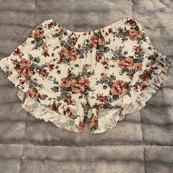 Brandy Melville Pants - Brandy Melville shorts